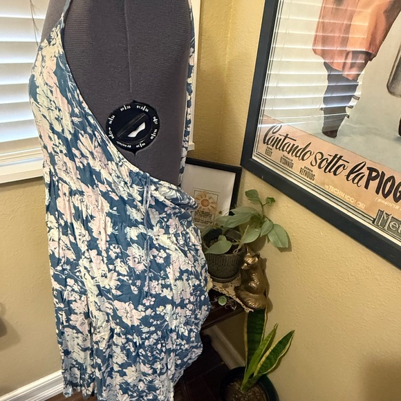 O'Neill Blue and Cream Floral Dress - Picture 2 of 4